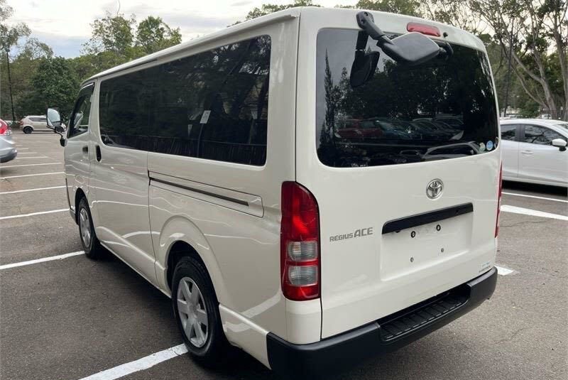 2016 Toyota Hiace DX Long