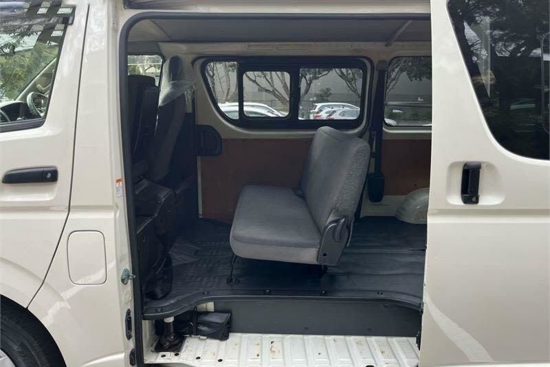 2016 Toyota Hiace DX Long